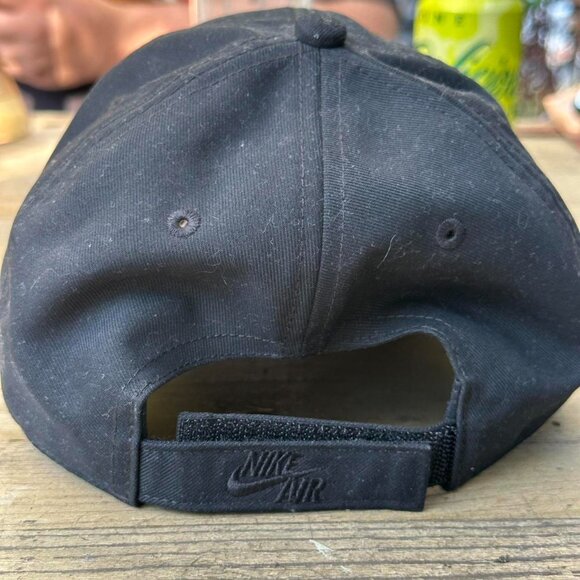 VTG Nike Puff Print Nike Swoosh logo Strapback in black - Picture 3 of 6